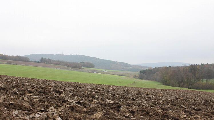 Äcker und Felder im Stiftsland und mittendurch die Autobahn. Rund 400 Grundbesitzer waren von der Flurneuordnung im Verfahren Stetten betroffen. Foto: Ramona Popp