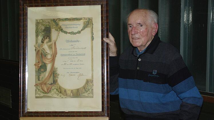 90-jähriges Bestehen des Fuchsstädter Gesangvereins: Robert Röll (Foto) ist "dienstältester" Sänger in Fuchsstadt.  Foto: Winfried Ehling