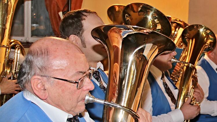 Die "Hörnerriege" der Dorfmusikanten NeubrunnHelmut Will