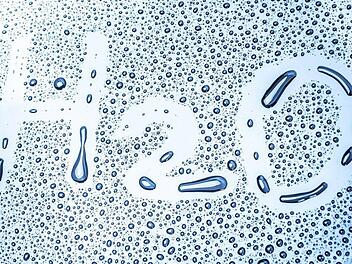 Den Forschern ist es gelungen, die Wassermolek&uuml;le zu ver&auml;ndern. Extreme Hitze ist die Folge. Symbolfoto: pixabay.com