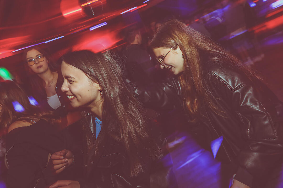 Neon Mixxed Clash m/ DJ Da Base + Nora & Chris