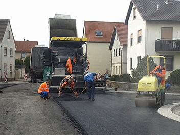 Die Sanierung der Ortsdurchfahrt von Oerlenbach neigt sich dem Ende zu.  Foto: Stefan Geiger