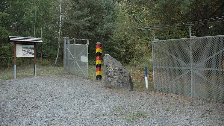 Die Erinnerungsstätte an der ehemaligen Zonengrenze bei Zimmerau. Hier kann man ermessen, wie undurchdringlich die Grenzanlagen zwischen Ost und West waren. Foto: Gerhard Schmidt