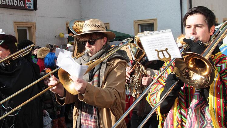 Marktplatztreiben in Stadtsteinach. Foto: Jürgen Gärtner