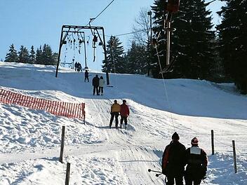 Die Skilifte im Frankenwald - wie hier in Ludwigsstadt - müssen im Sommer gewartet werden.  Foto: FT-Archiv
