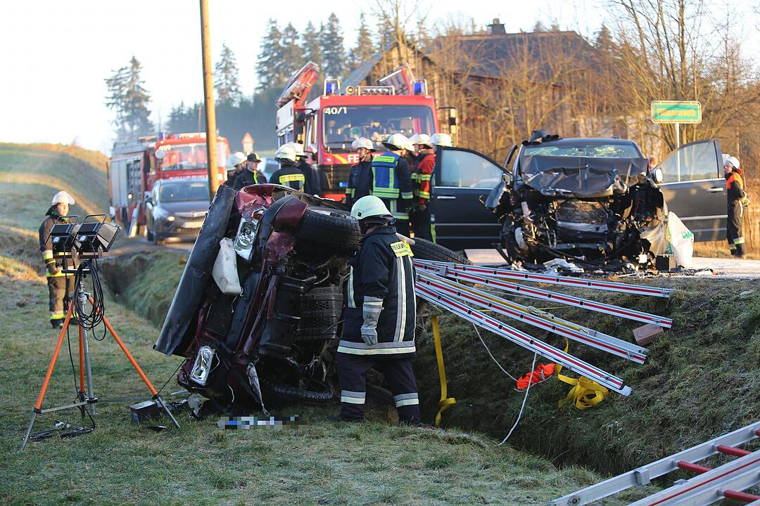 Mehrere Verletzte nach Glatteisunfall