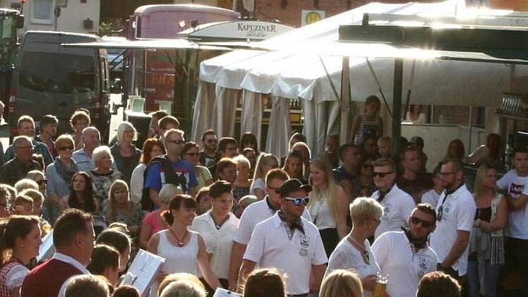 Die Kerwa ist gut besucht.