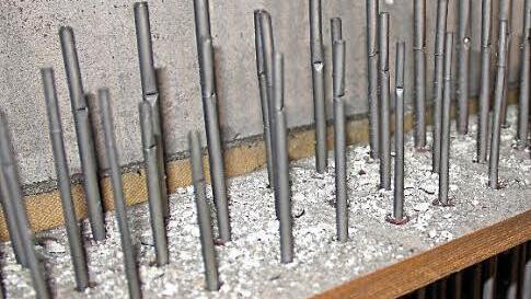 Übel sieht es im Gehäuse der Strebel-Orgel jetzt aus. Neben Dreck macht sich auch Schimmel breit. Fotos: Klaus Klaschka