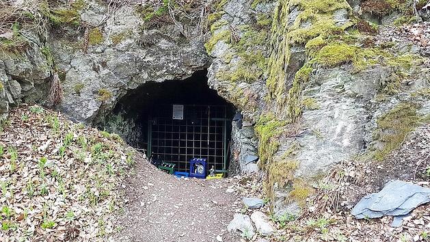 Hier können Wanderer ihren Durst löschen: Die sogenannte Getränke-Höhle auf dem 12-Apostel-Weg gleicht einem Natur-Kühlschrank und ist für die Wanderer eine willkommene Einladung zu einer Rast.