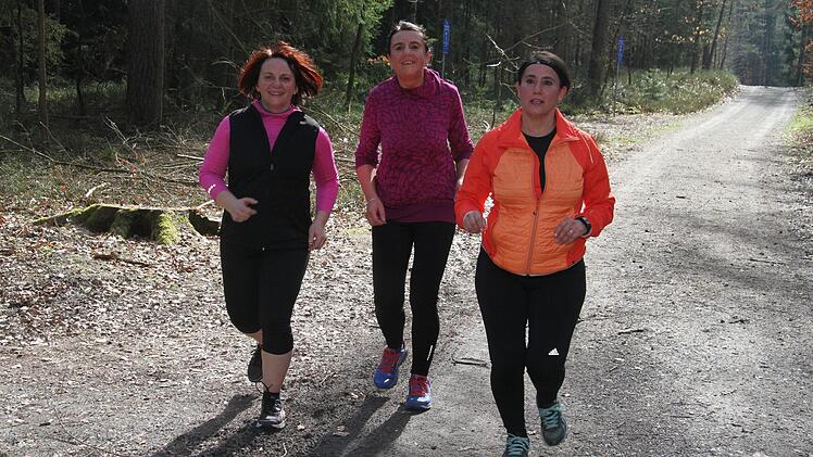 Die drei Damen haben sich akribisch auf den Lauf vorbeitet: Anja Bergmann, Angelika Götze und Kiymet Schneider freuten sich über die große Resonanz. Foto: Sonny Adam