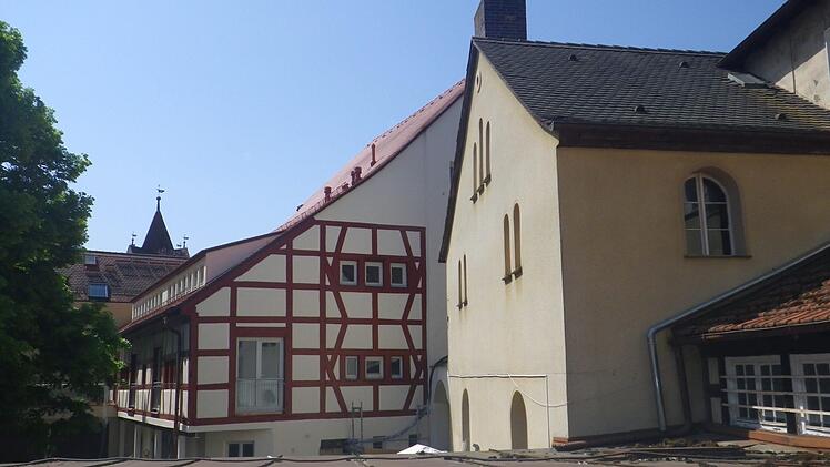Die Gla&szlig;-Scheune (mit Fachwerk) am Marktplatz  Foto: G&auml;