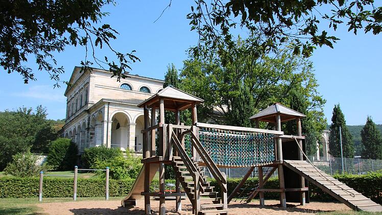 Eindrücke vom Spielplatz im Bad Brückenauer Schlosspark. Foto: Ralf Ruppert