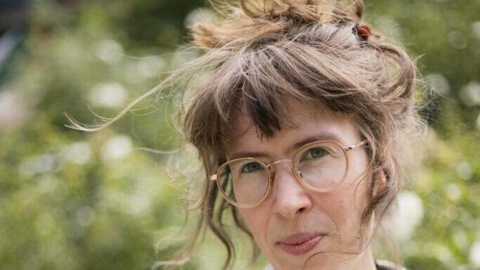 Die für den Buchpreis nominierte Kathrin Bach nimmt in diesem Jahr am Literatur-Festival book:ed teil.