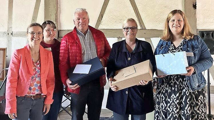 Mit der Kommunalwahl gab es auch einen Wechsel an der Spitze der Musikschule Ebern. Isabell Zimmer (Zweite von rechts) l&ouml;st J&uuml;rgen Hennemann als Vorsitzenden ab.