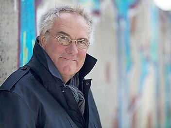 Jörg Maurer wird sein Publikum am 25. März in der Rathaushalle in Haßfurt fesseln - im übertragenen Sinne natürlich, denn er wird aus seinem druckfrischen Kriminalroman vorlesen.  Foto: privat
