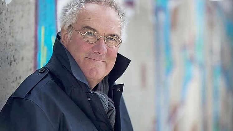 Jörg Maurer wird sein Publikum am 25. März in der Rathaushalle in Haßfurt fesseln - im übertragenen Sinne natürlich, denn er wird aus seinem druckfrischen Kriminalroman vorlesen.  Foto: privat