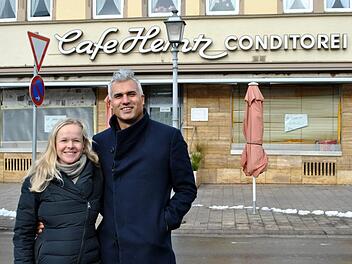 Katharina Weber und ihr Mann Akmal Songaryan hoffen, das Café Heintz schon im Februar wieder eröffnen zu können.  : Regina Vossenkaul