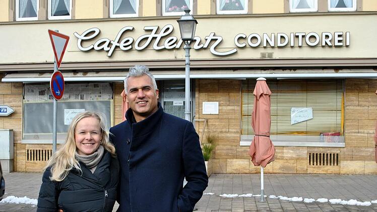 Katharina Weber und ihr Mann Akmal Songaryan hoffen, das Café Heintz schon im Februar wieder eröffnen zu können.  : Regina Vossenkaul