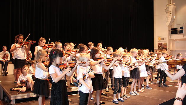 Bamberg: Musikschule veranstaltet 8. Suzuki-Tage - 90 Kinder musizieren zum Abschluss