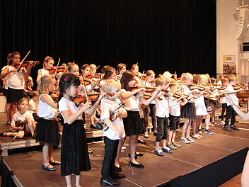 Bamberg: Musikschule veranstaltet 8. Suzuki-Tage - 90 Kinder musizieren zum Abschluss