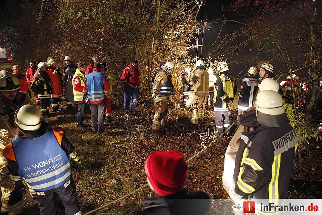 Pkw rollt bei Theres in Main: 23-Jährige stirbt
