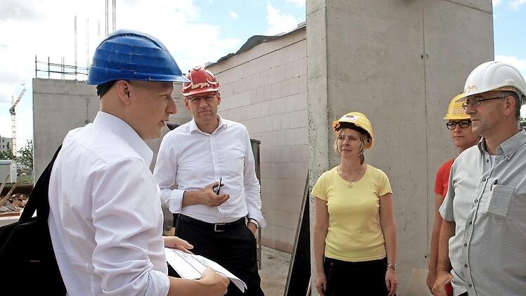 Architekt Ulrich Wiese, German Hacker, Kita-Leiterin Doreen Westphal, Pfarrerin Nina-Dorothee Mützlitz und Harald Falkner Foto: Richard Sänger