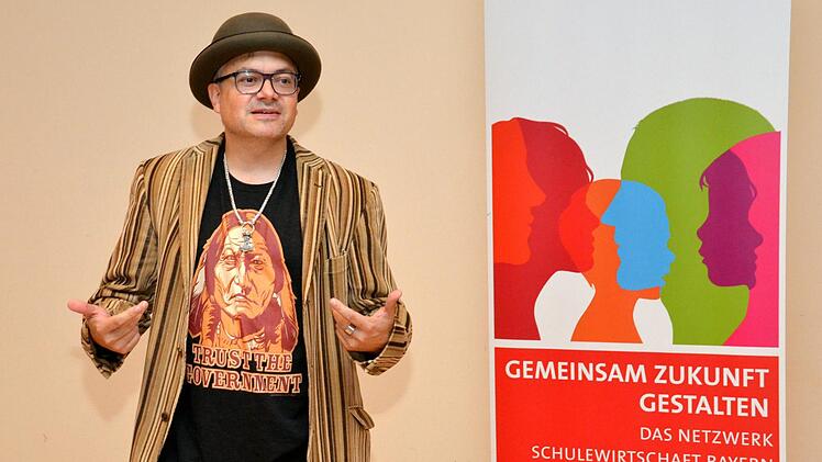 Dirk Bayer, Dipl.-Soz.-Päd. (FH) und Theaterpädagoge, war Hauptakteur beim Seminar "Eltern mit Wirkung im Prozess der Berufsorientierung" - einem Pilotprojekt in der Akademie Heiligenfeld.  Foto: Peter Rauch