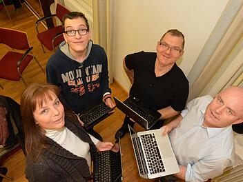 Die "Netzfunke"-Mitglieder Ulrike Kreuzig, Marian Kreuzig, Markus Seuling und Leonhard Fischer (von links) Foto: Ronald Rinklef