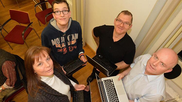 Die "Netzfunke"-Mitglieder Ulrike Kreuzig, Marian Kreuzig, Markus Seuling und Leonhard Fischer (von links) Foto: Ronald Rinklef