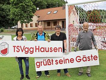 In Hausen packen Sportverein und Gastronomie gemeinsam an: Birgit Heinze (von links), Wolfgang Lutz, Kevin Heinze und Jim Egerer.