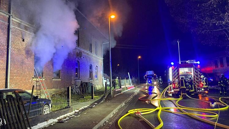 Wohnhausbrand in Probstzella - Feuerwehr Ludwigsstadt eilt zu Hilfe