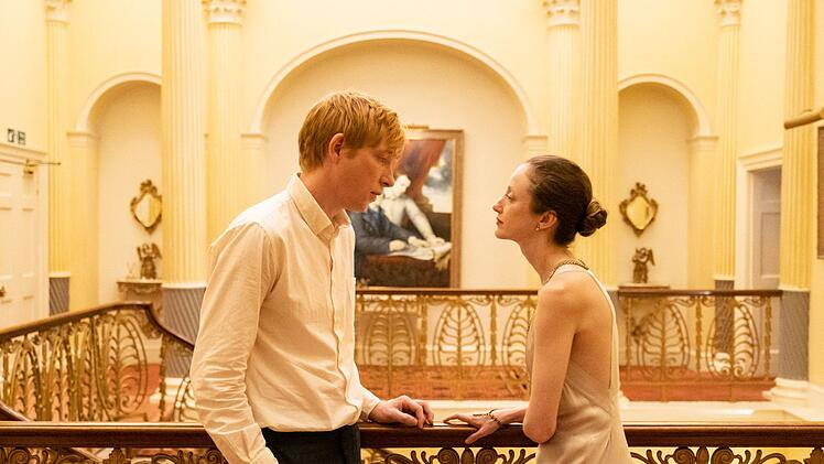 Alice (Andrea Riseborough) macht sich für ihre Hochzeit bereit, Jack (Domhnall Gleeson) ist eingeladen. Auch dieses Treffen verändert die Beziehung der beiden nachhaltig.
