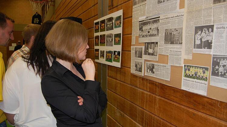 Interessiert haben die Besucher insbesondere die Bilder und Zeitungsartikel.