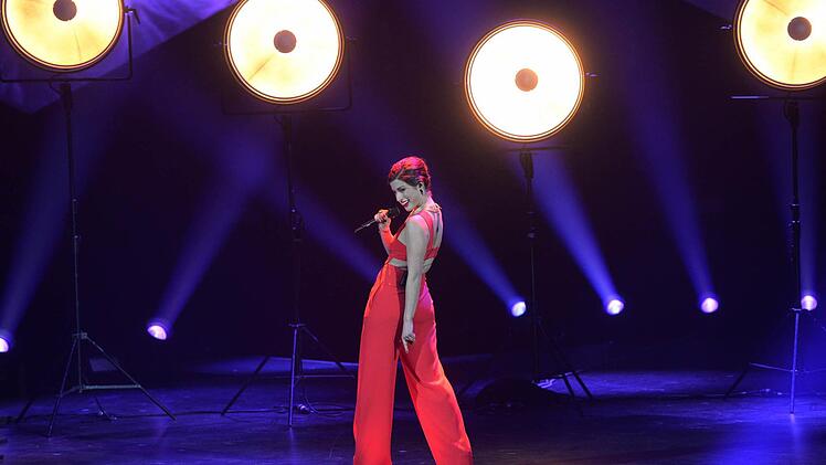 Die Sängerin Ann Sophie tritt am 05.03.2015 beim deutschen Vorentscheid «Unser Song für Österreich» für den Eurovision Song Contest 2015 (ESC) in Hannover (Niedersachsen) auf. Foto: Peter Steffen/dpa