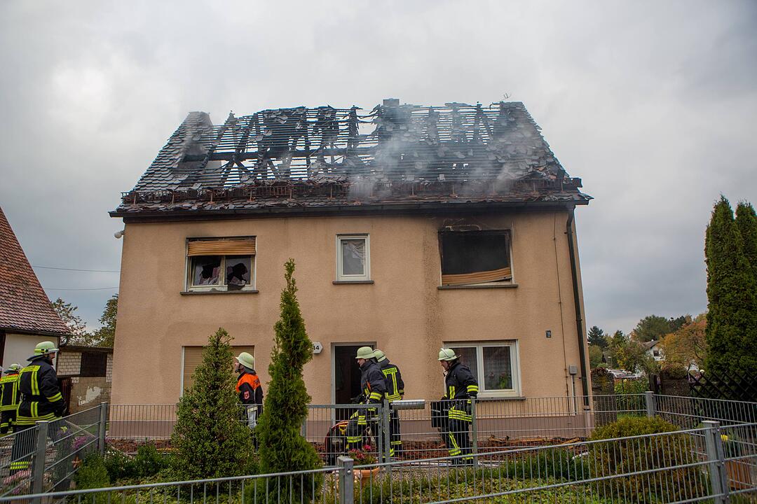 Wohnhausbrand bei Altdorf fordert Feuerwehr