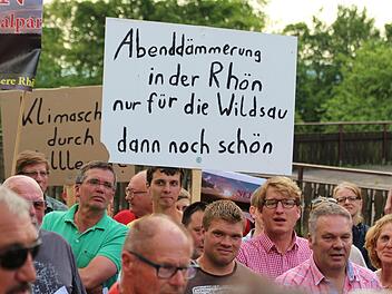 Demonstration vor dem Kloster Kreuzberg. Foto Sebastian Schmitt