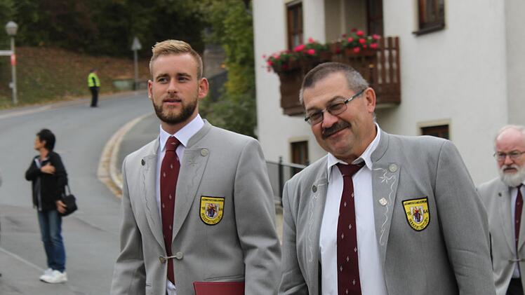 Bernd Büttner (rechts) ist nicht nur Sänger, sondern auch Marktgemeinderat und Fraktionsvorsitzender der Bürgernähe. Foto: Carmen Schwind