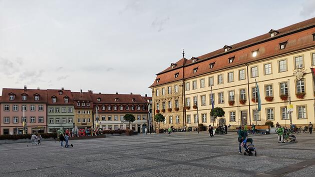 Maxplatz in Bamberg - im Hintergrund das Rathaus