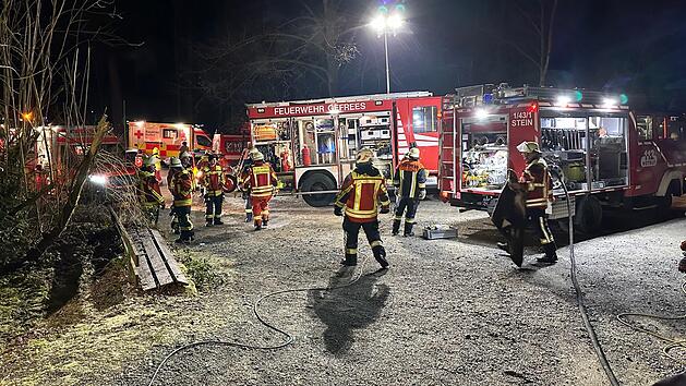Gefrees: Brand in der Entenm&uuml;hle l&ouml;st Gro&szlig;einsatz aus - mehrere G&auml;ste mit Rauchvergiftung ins Krankenhaus
