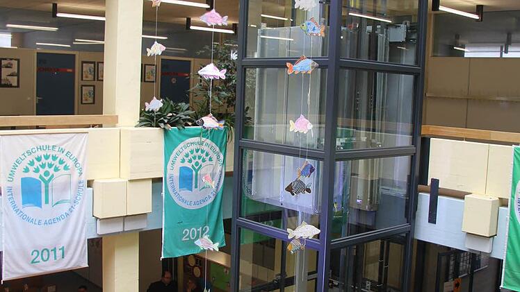 Der Aufzug soll Schülern mit Behinderungen das Leben erleichtern. Foto: Sonja Adam