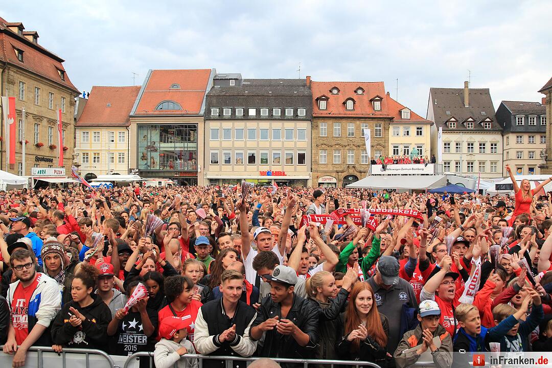 Meister-Party am Maxplatz