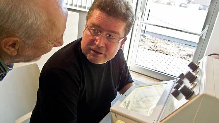 mpressionen vom Lampenglas-Workshop im Glasmuseum Rosenau:Olaf SchönherrFoto: Jochen Berger