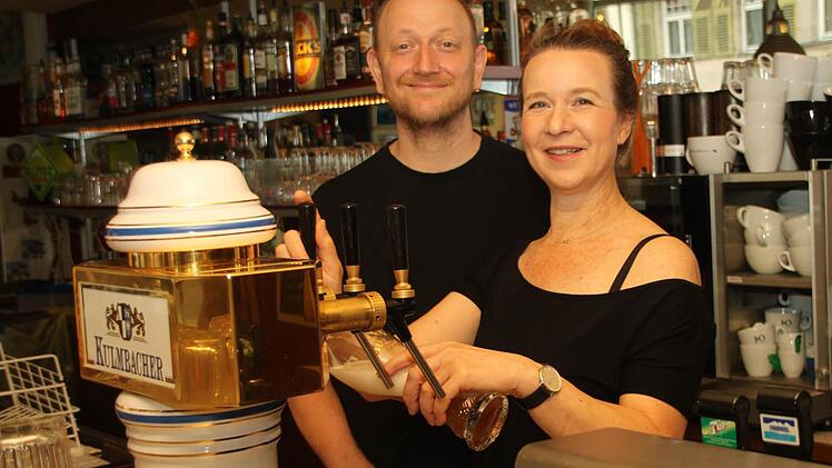 Sie sind ausgepowert: Caro und Mario Krause verlassen das "Nash". Foto: Alexander Hartmann