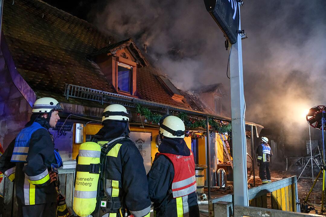 Nürnberger Gaststätte geht in Flammen auf: Anwohner evakuiert