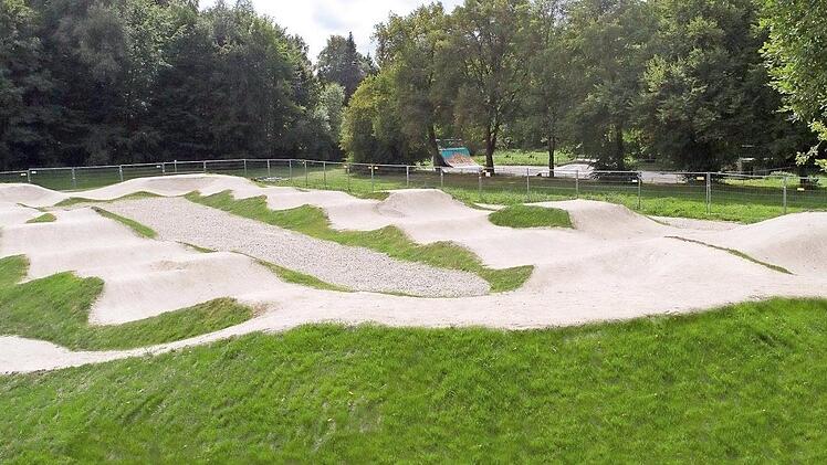 So könnte man sich eine solche Pumptrack-Anlage in der Gemeinde Kirchlauter vorstellen, wie sie andernorts schon angelegt worden ist. Der Gemeinderat ist dafür. Repro: Günther Geiling