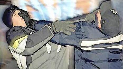 Bei dieser gestellten Szene prügeln sich zwei Jugendliche. In der Realität kommt das im Landkreis Bad Kissingen immer seltener vor: Die eindeutige Mehrheit lehnt jegliche Art von Gewalt ab.  Foto: Frank Kleefeldt/dpa