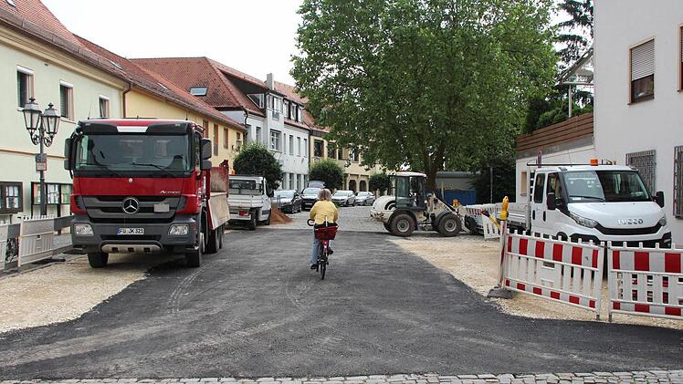 Von der ehemaligen Grünanlage "Am Graben" ist nichts mehr zu sehen. Sie musste Platz machen für eine provisorische Straße. Foto: Andreas Dorsch
