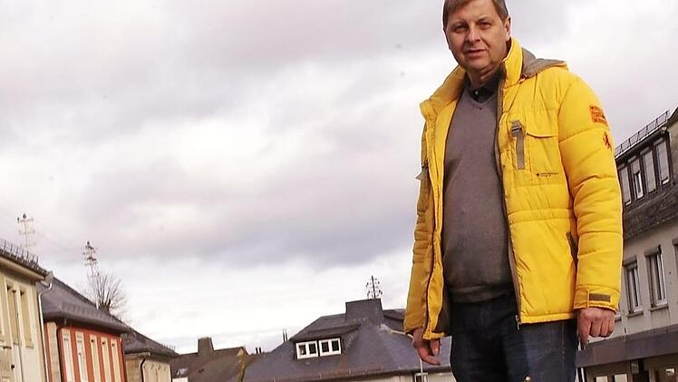 Michael Wunder meint, dass die Ortsdurchfahrt von Nordhalben endlich eine zeitgemäße Ansicht bekommen muss. Foto: Marco Meißner