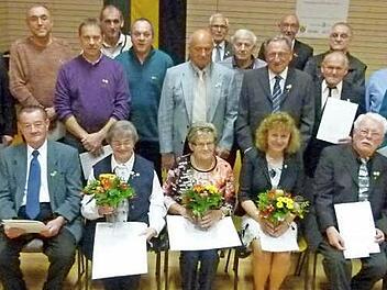 Zahlreiche langjährige Mitglieder sind beim Ehrungsabend der Sportvereinigung Ahorn geehrt worden.