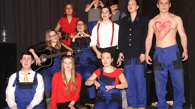 Die jungen Schauspieler haben sich seit Anfang des Schuljahres auf die Aufführungen vorbereitet. Foto: Richard Sänger